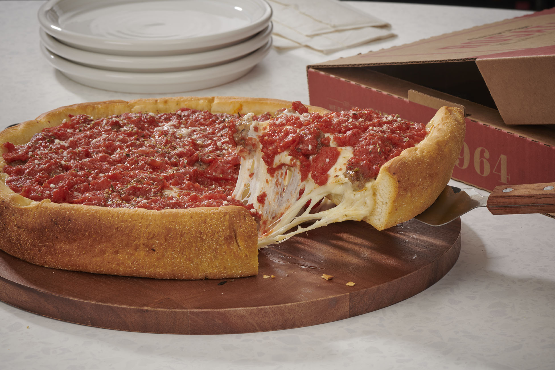 Chicago-style Rosati’s Pizza opens first Michigan location