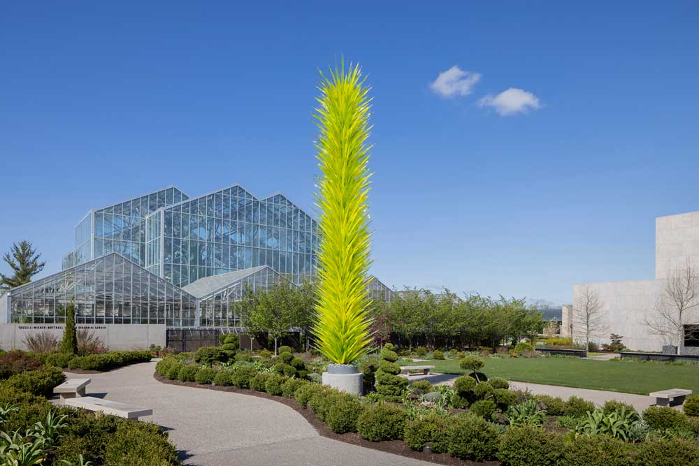 Massive, fantastic Chihuly exhibition opens in Grand Rapids